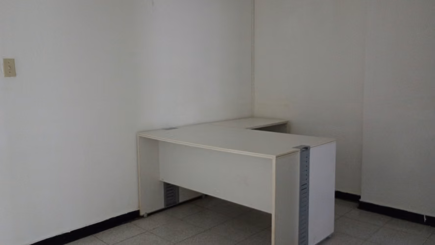 25-8916RG Marbella: Oficina Consultorio Local en Venta Royal Center.