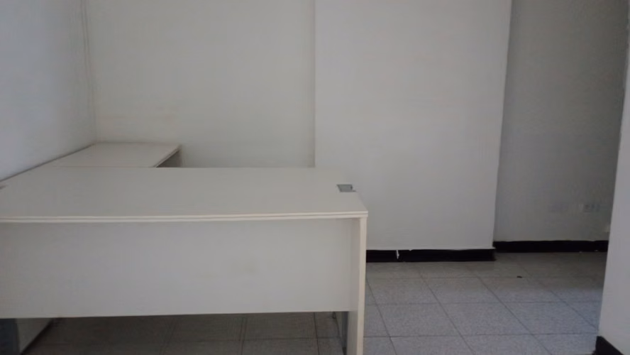 25-8916RG Marbella: Oficina Consultorio Local en Venta Royal Center.