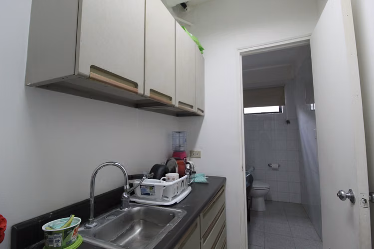 25-8916RG Marbella: Oficina Consultorio Local en Venta Royal Center.
