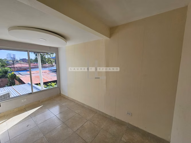 VENTA DE CASA DUPLEX EN CHANIS MUY CERCA DORADITOS