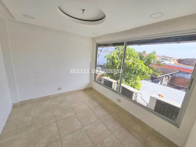VENTA DE CASA DUPLEX EN CHANIS MUY CERCA DORADITOS