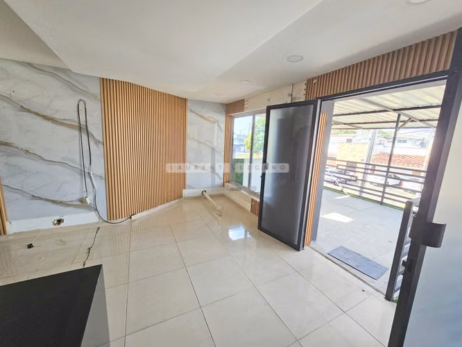 VENTA DE CASA DUPLEX EN CHANIS MUY CERCA DORADITOS
