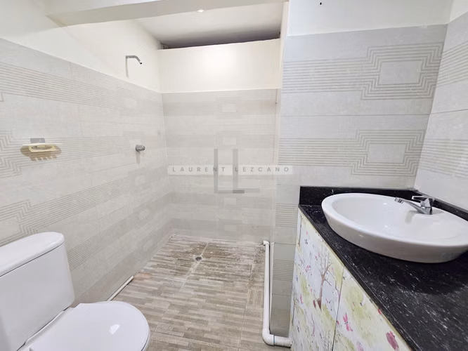 VENTA DE CASA DUPLEX EN CHANIS MUY CERCA DORADITOS