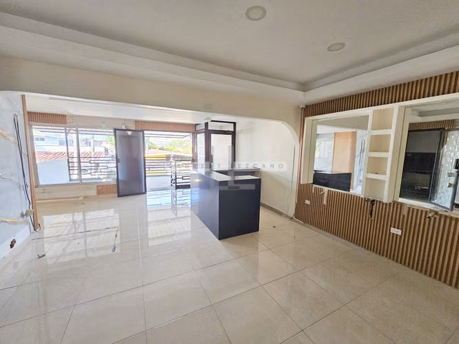 VENTA DE CASA DUPLEX EN CHANIS MUY CERCA DORADITOS