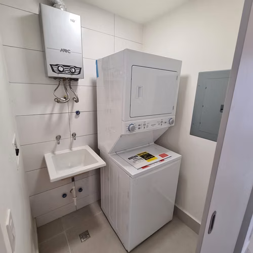 Se Alquila Apartamento de 2 recámaras, 2 baños, linea blanca o amoblado