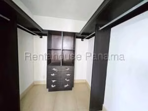 Venta de Apartamento con 242m2 en Costa del Este PH Breeze 26-4081SR
