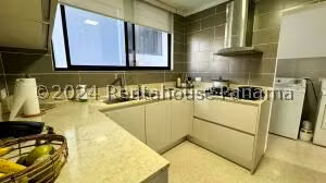Venta de Apartamento con 178m2 en Punta Paitilla PH Mediterrane 26-7837SR