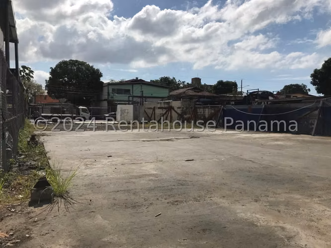 Venta de Terreno en Parque Lefevre NS
