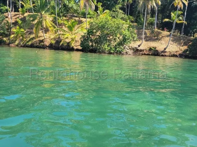 Venta de Terreno en Bocas del Toro Punta Laurel CCO