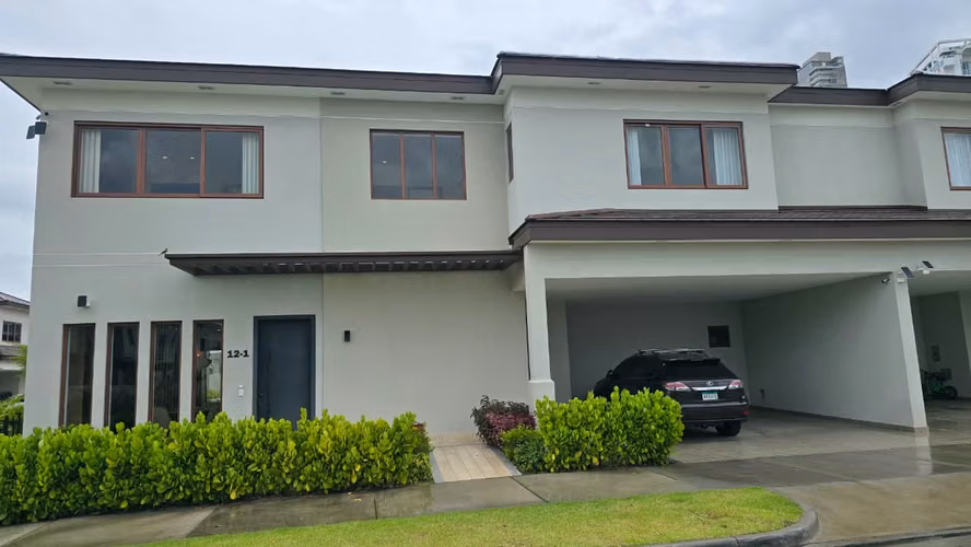 CASA DE 360 M² EN VENTA EN THE WOODS, SANTA MARIA, 4 REC