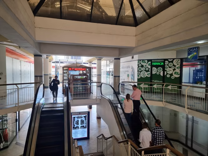 Venta de Local Comercial en Vía España, Plaza Concordia, 192m²