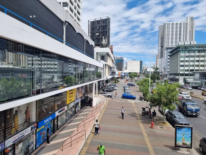 Venta de Local Comercial en Vía España, Plaza Concordia, 192m²