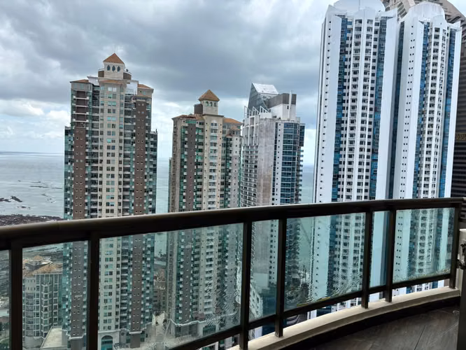 Moderno Penthouse de 2 niveles a la venta en Ocean Park Torre 2