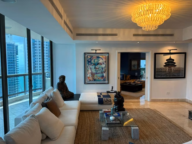 Moderno Penthouse de 2 niveles a la venta en Ocean Park Torre 2