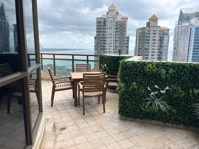 Moderno Penthouse de 2 niveles a la venta en Ocean Park Torre 2