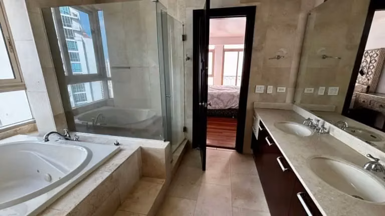 Apartamento en venta en Punta Pacífica