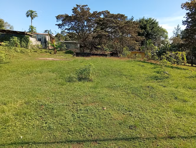 Vendo terreno en Los Pinos Caimitillo Panamá