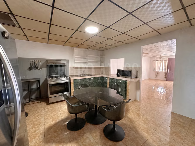 Se Vende! Amplia Casa con Apartamento Adosado en Nueva Gorgona - Imagen 5