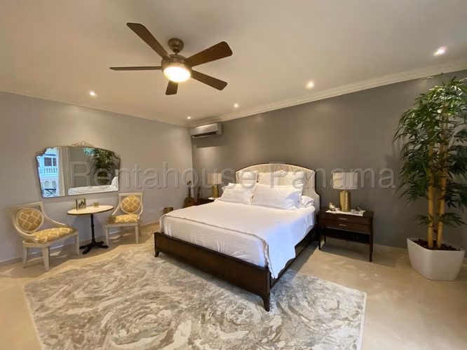 Venta de Casa en Ancon 26*6382Mfk