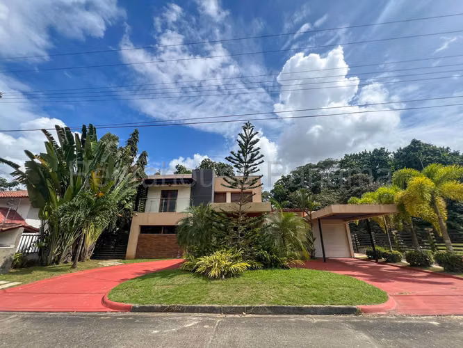 House for sale in Brisas del Golf 26*3872Mfk