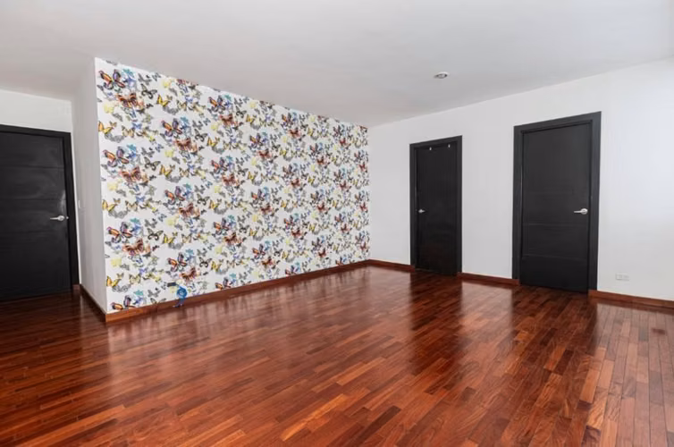 Venta de apto en Ave. Balboa, Ph Los Delfines- ganga - Imagen 2