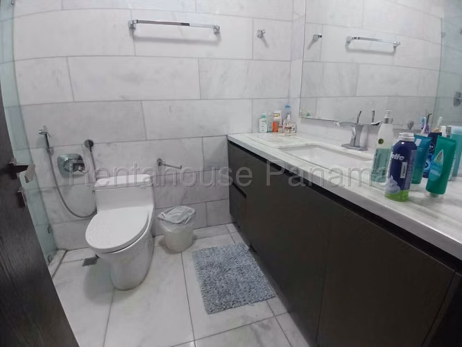 Se Alquila Apartamento en Paitilla VLU26-7787