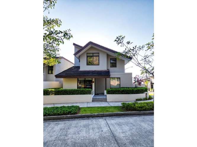 CASA EN VENTA EN PANAMÁ PACÍFICO – PH NATIVA CON TERRAZA