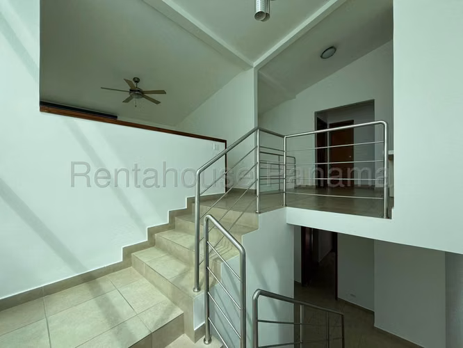Vendo Casa en Altos de Panama horizontes OF 26-182