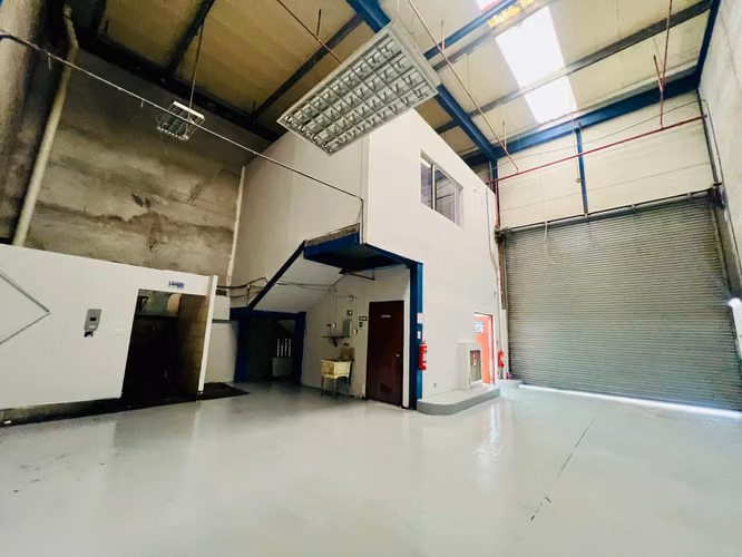 Galera ofi bodega en venta por inversión en Las Mañanitas