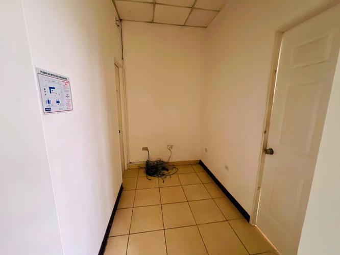 Galera ofi bodega en venta por inversión en Las Mañanitas