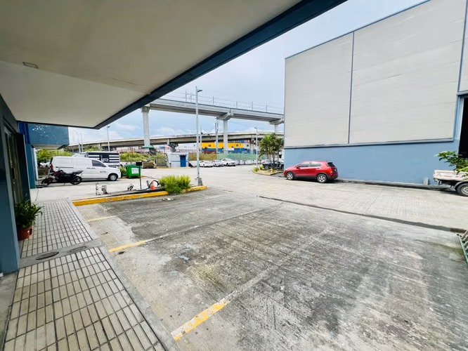 Galera ofi bodega en venta por inversión en Las Mañanitas