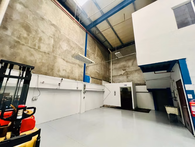 Galera ofi bodega en venta por inversión en Las Mañanitas