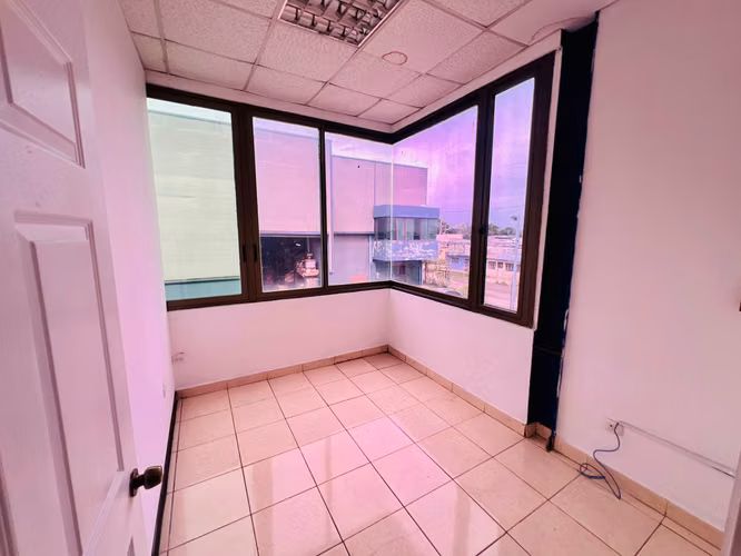 Galera ofi bodega en venta por inversión en Las Mañanitas