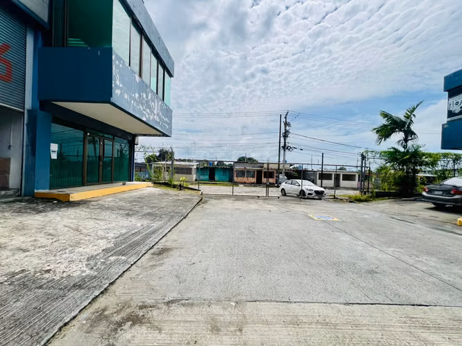 Galera ofi bodega en venta en Las Mañanitas Remate
