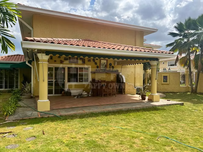 Urbanización PH Costa Dorada – Casa en Venta