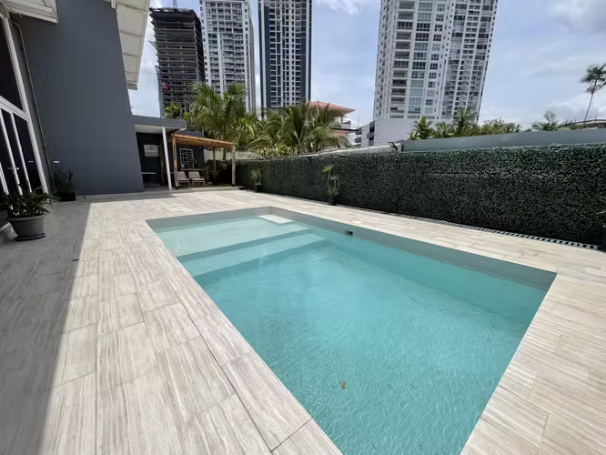 Casa Comercial con Piscina + Loft Integrado | Ideal para Empresa y Vivienda