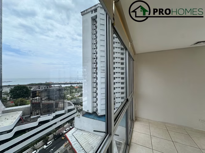 AVENIDA BALBOA...VISTA AL MAR...100 M2...2 PARKING...2 BAÑOS...DEPOSITO...REMODELADA