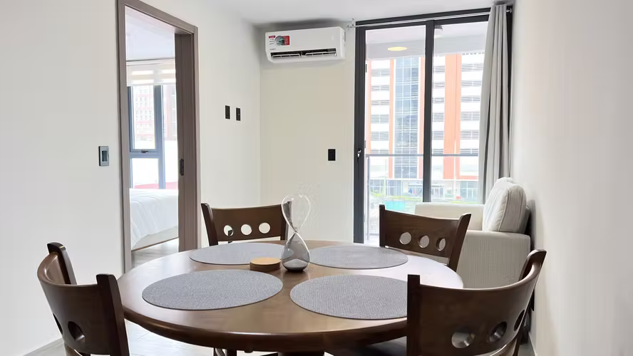 Acogedor Apartamento CORTA ESTANCIA Cerca de Avenida Balboa – Piscina & Coworking