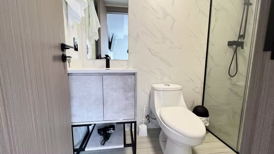 Acogedor Apartamento CORTA ESTANCIA Cerca de Avenida Balboa – Piscina & Coworking