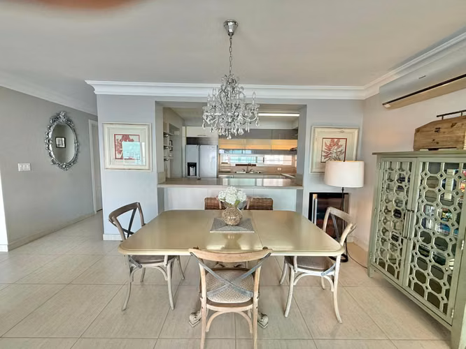 Exclusivo Apartamento Remodelado con Vista Directa al Mar en NAUTICA, Coco del Mar.