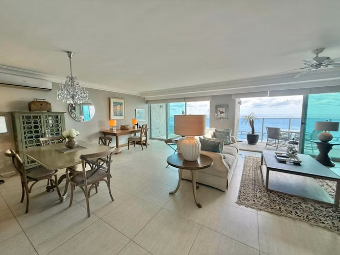 Exclusivo Apartamento Remodelado con Vista Directa al Mar en NAUTICA, Coco del Mar.