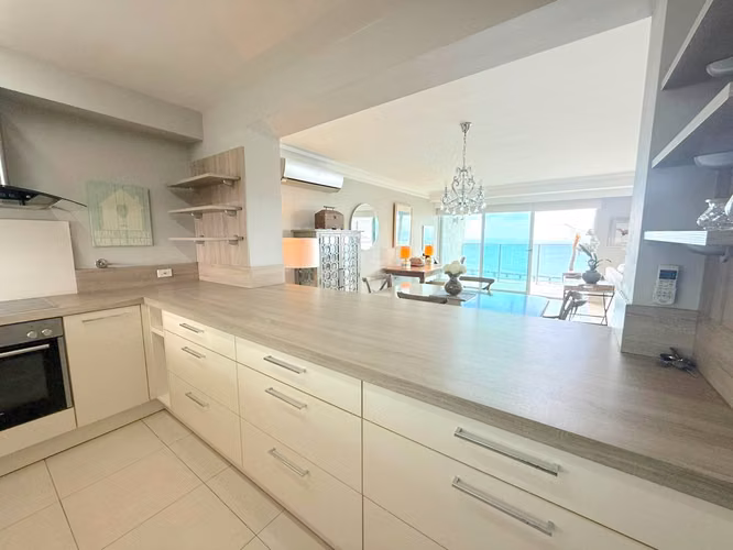 Exclusivo Apartamento Remodelado con Vista Directa al Mar en NAUTICA, Coco del Mar.