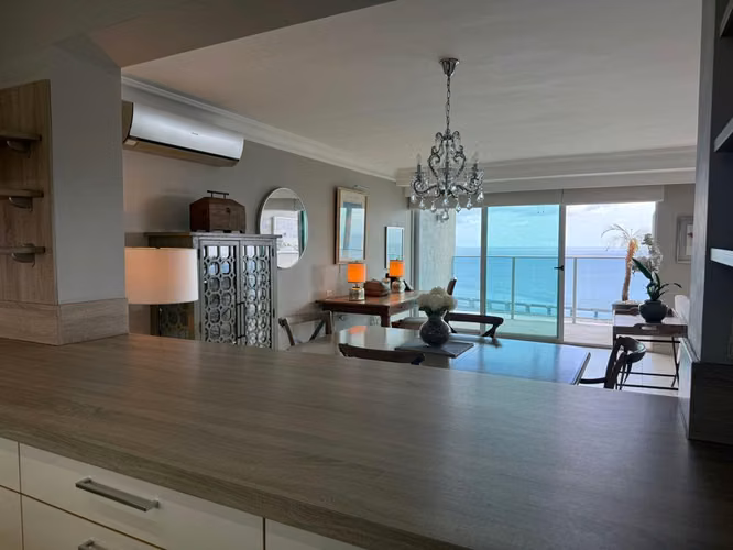 Exclusivo Apartamento Remodelado con Vista Directa al Mar en NAUTICA, Coco del Mar.