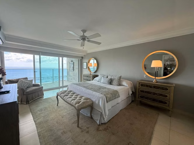 Exclusivo Apartamento Remodelado con Vista Directa al Mar en NAUTICA, Coco del Mar.