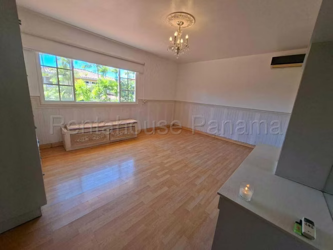 Se Vende Casa en Costa del Este LA26-6634
