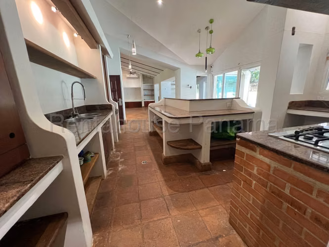 Se Vende Casa en Albrook MDV26-4157