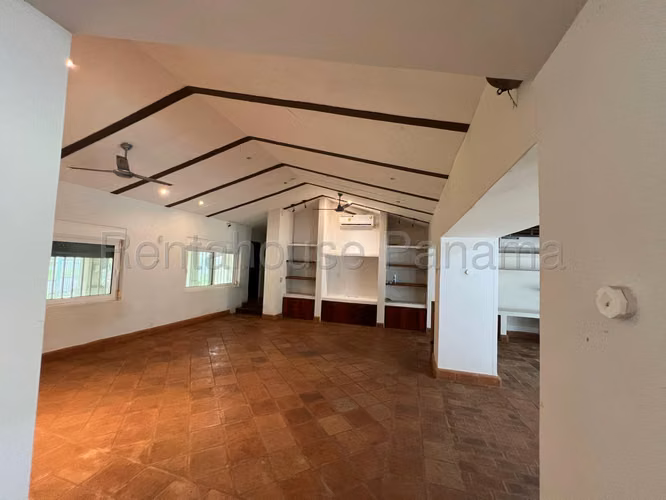Se Vende Casa en Albrook MDV26-4157