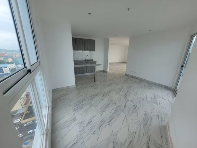 (04) Venta en Avenida Balboa: Apartamento con Vista Directa al Mar
