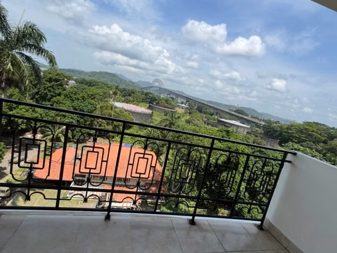 Alquiler de Apartamento Amoblado en Amador Heights