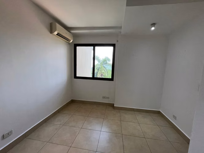 Alquiler de Apartamento Amoblado en Amador Heights
